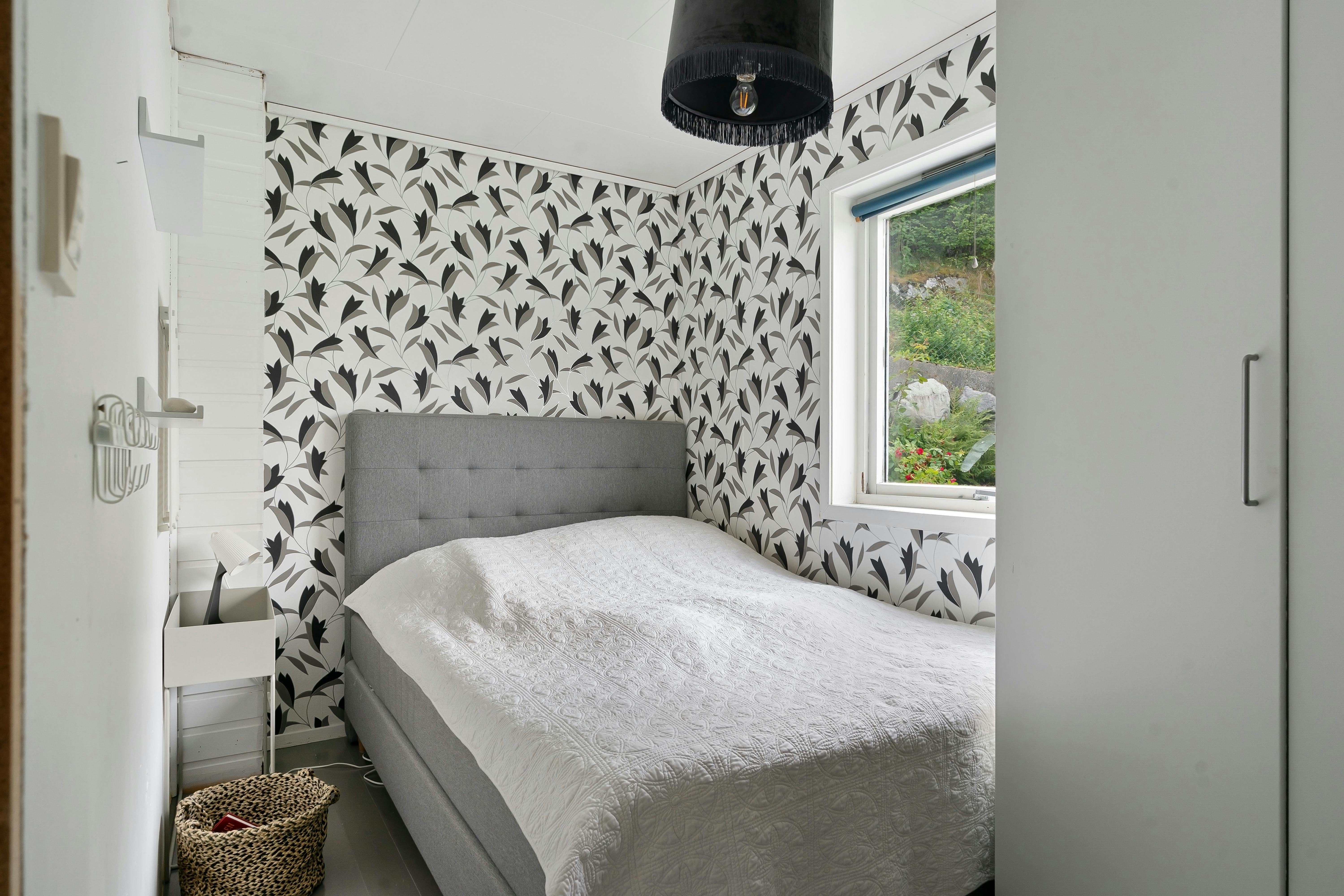 compact-busy-life-bedroomibeautiful-calm